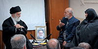 حضور نوروزی رهبر انقلاب در منزل یکی از شهدای مشهد