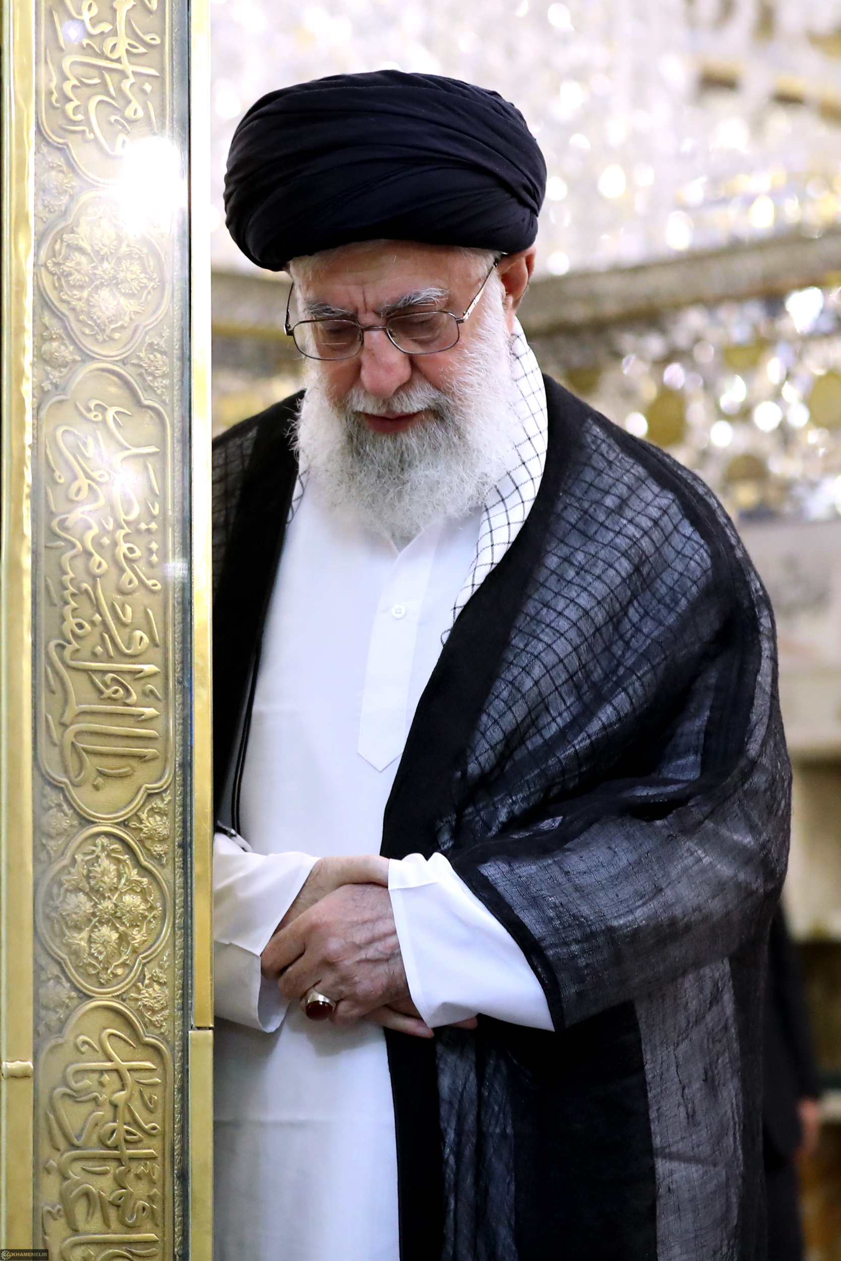 http://idc0-cdn0.khamenei.ir/ndata/news/43369/B/13980609_1343369.jpg