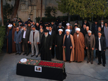 اقامه نماز بر پیکر آیت‌الله امامی کاشانی