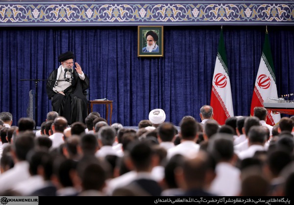 دیدار کارکنان و خانواده‌های ناوگروه ۸۶ ارتش جمهوری اسلامی ایران با رهبری