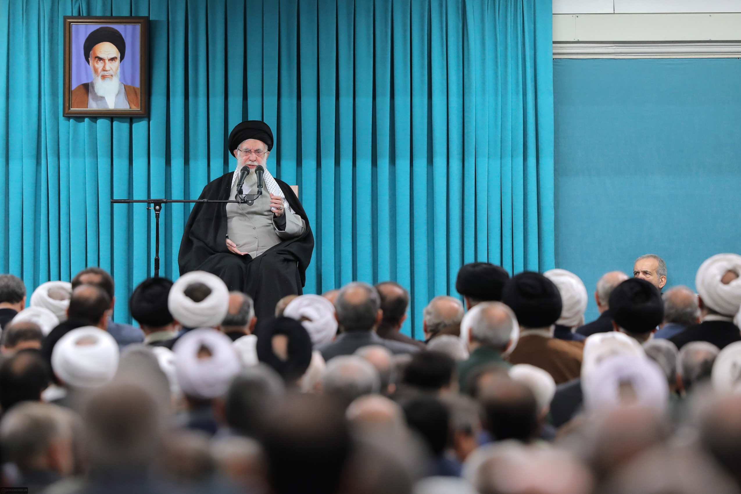 https://idc0-cdn0.khamenei.ir/ndata/news/59615/B/14031218_3359615.jpg
