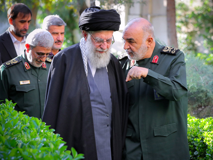 تصاویری از سپهبد شهید حاج حسین سلامی در دیدار با رهبر انقلاب