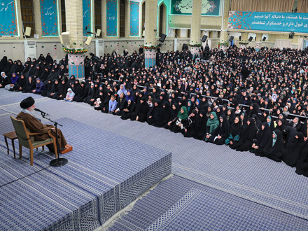 دیدار هزاران نفر از زنان و دختران