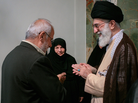 تصاویری از پدر و مادر دبیرکل شهید حزب&zwnj;الله جناب سیدحسن نصرالله در کنار رهبر انقلاب