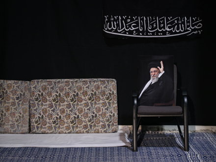اولین شب مراسم عزاداری ماه محرم&nbsp;در جوار محل عروج ملکوتی قائد شهید انقلاب اسلامی