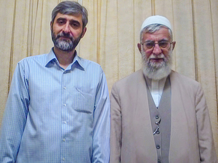 تصویری از شهید دکتر مصباح&zwnj;الهدی باقری در کنار رهبر شهید انقلاب